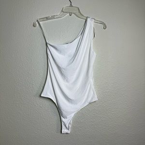21 Saints Ivory One Shoulder Bodysuit Size L NEW‎